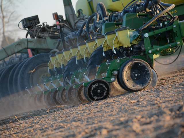 Row-crop planting in 2018 may see some delays due to wetter and cooler conditions, especially in the Midwest. (DTN file photo)
